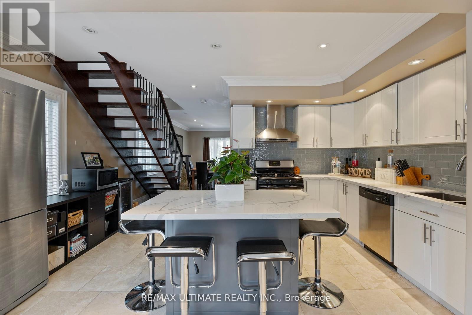 23 Seneca Avenue, Toronto, Ontario  M5J 2A4 - Photo 12 - W12417046