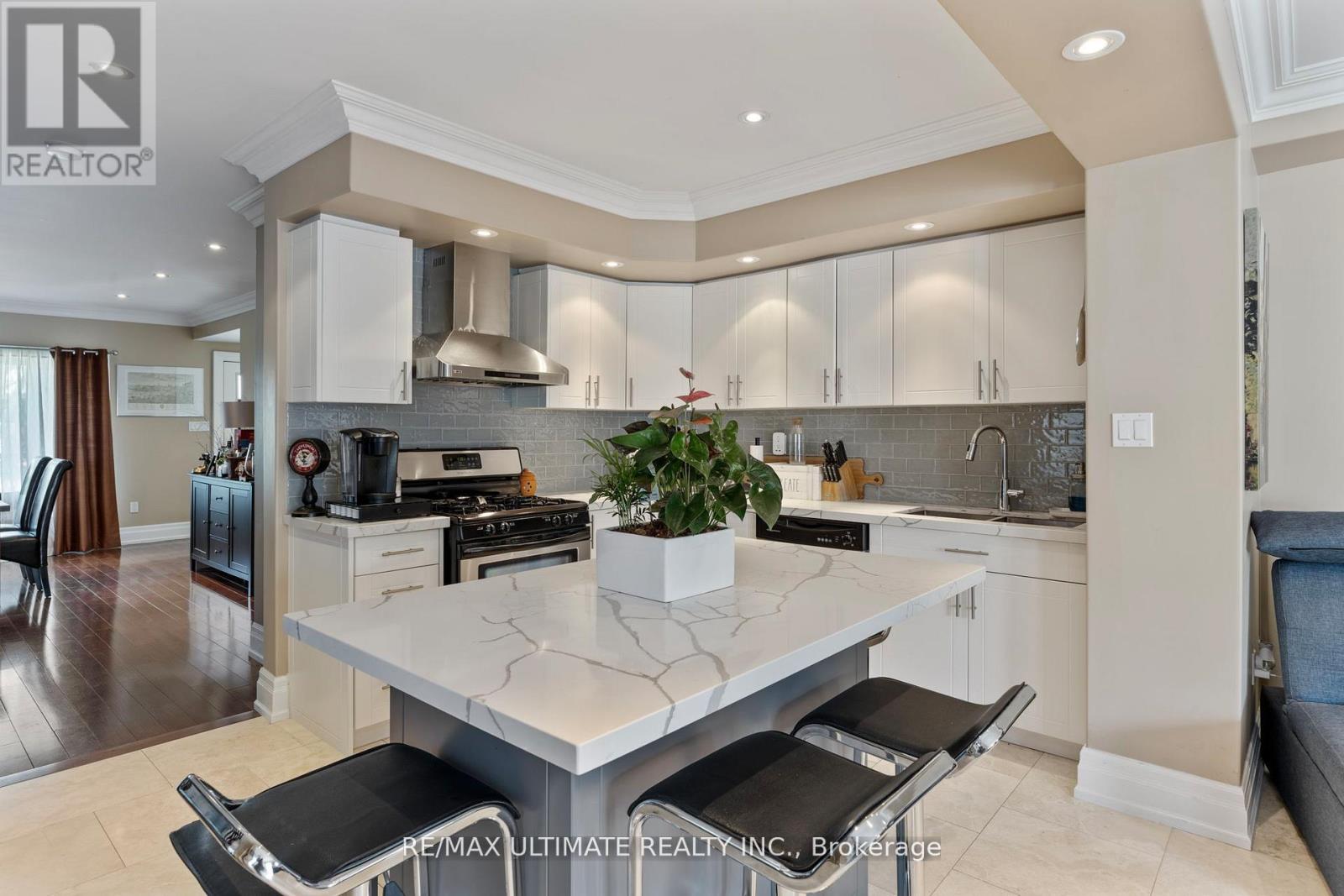 23 Seneca Avenue, Toronto, Ontario  M5J 2A4 - Photo 13 - W12417046