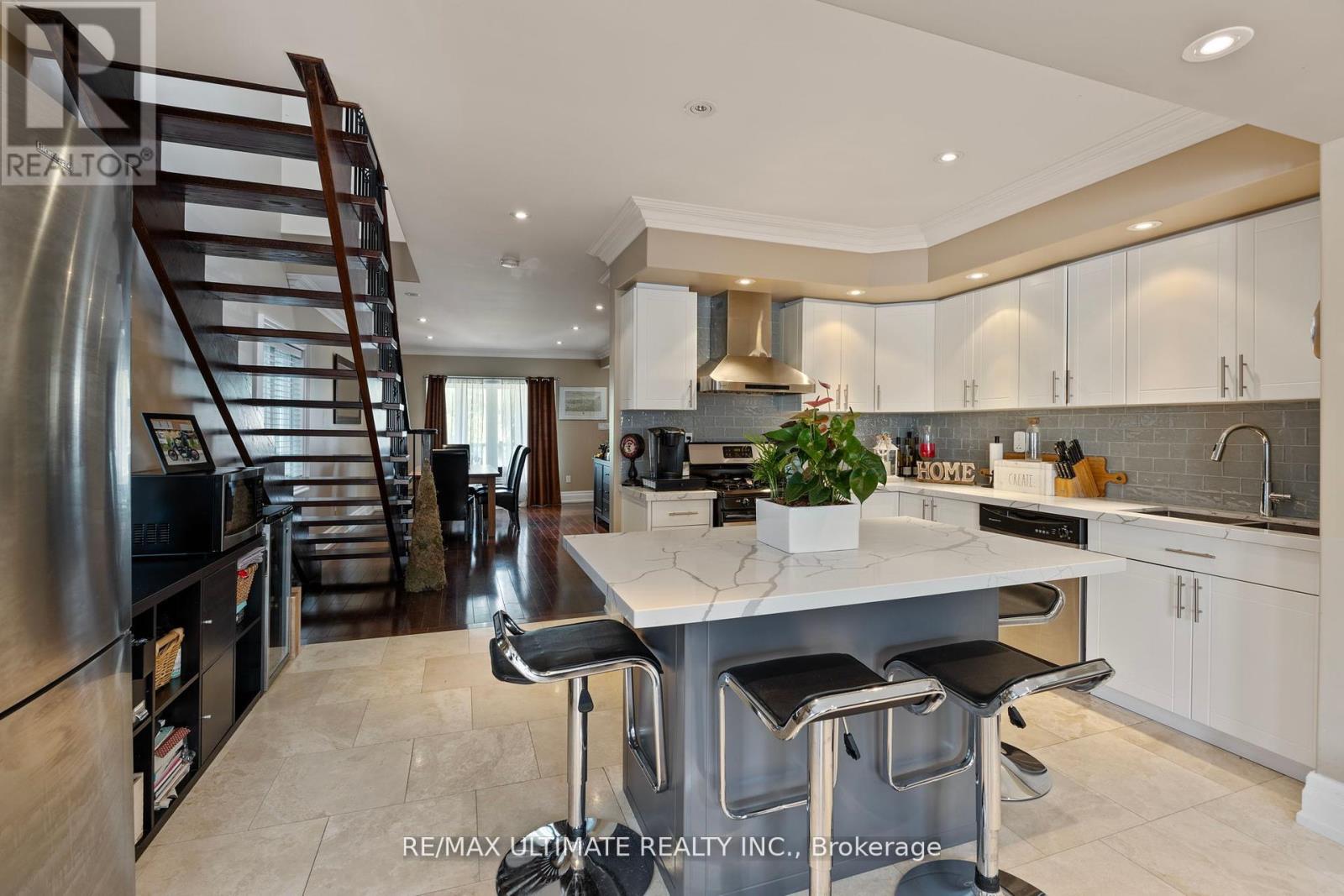 23 Seneca Avenue, Toronto, Ontario  M5J 2A4 - Photo 14 - W12417046