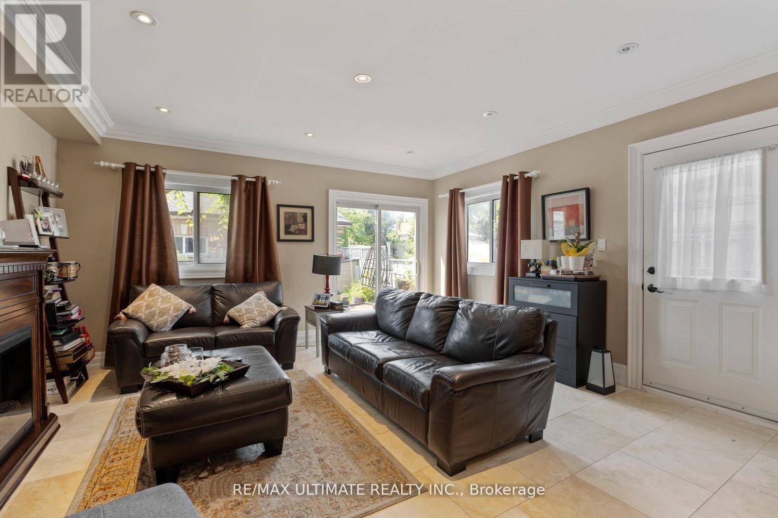 23 Seneca Avenue, Toronto, Ontario  M5J 2A4 - Photo 16 - W12417046