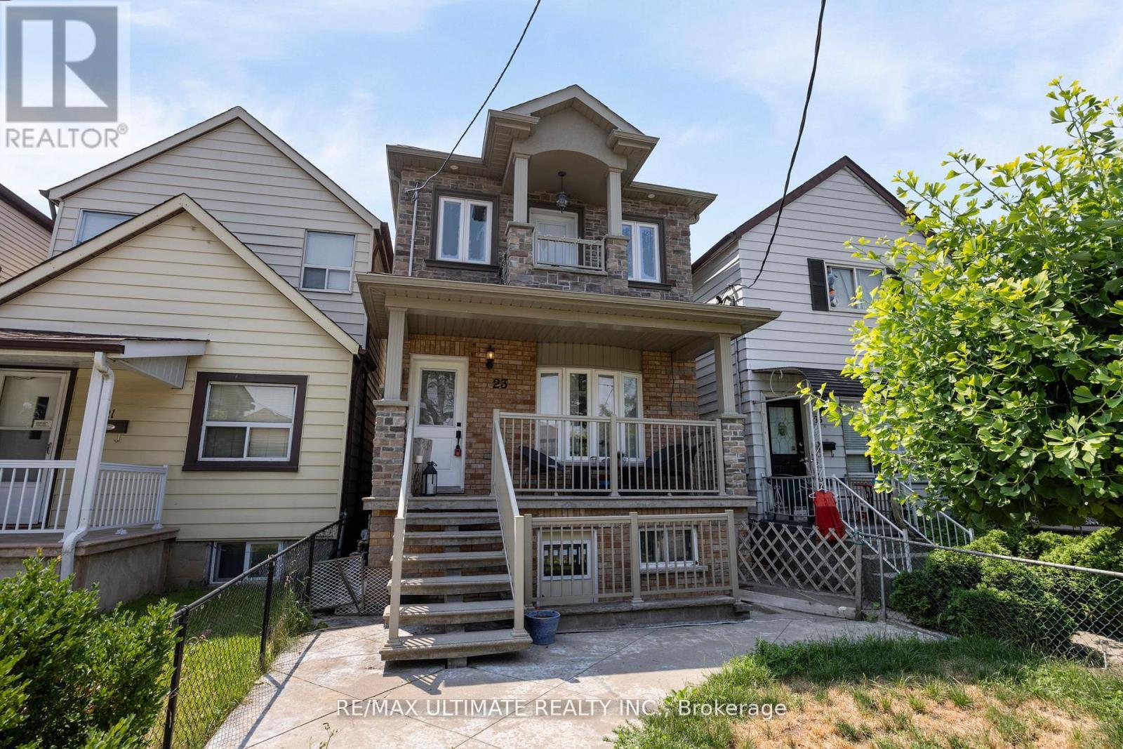 23 Seneca Avenue, Toronto, Ontario  M5J 2A4 - Photo 2 - W12417046