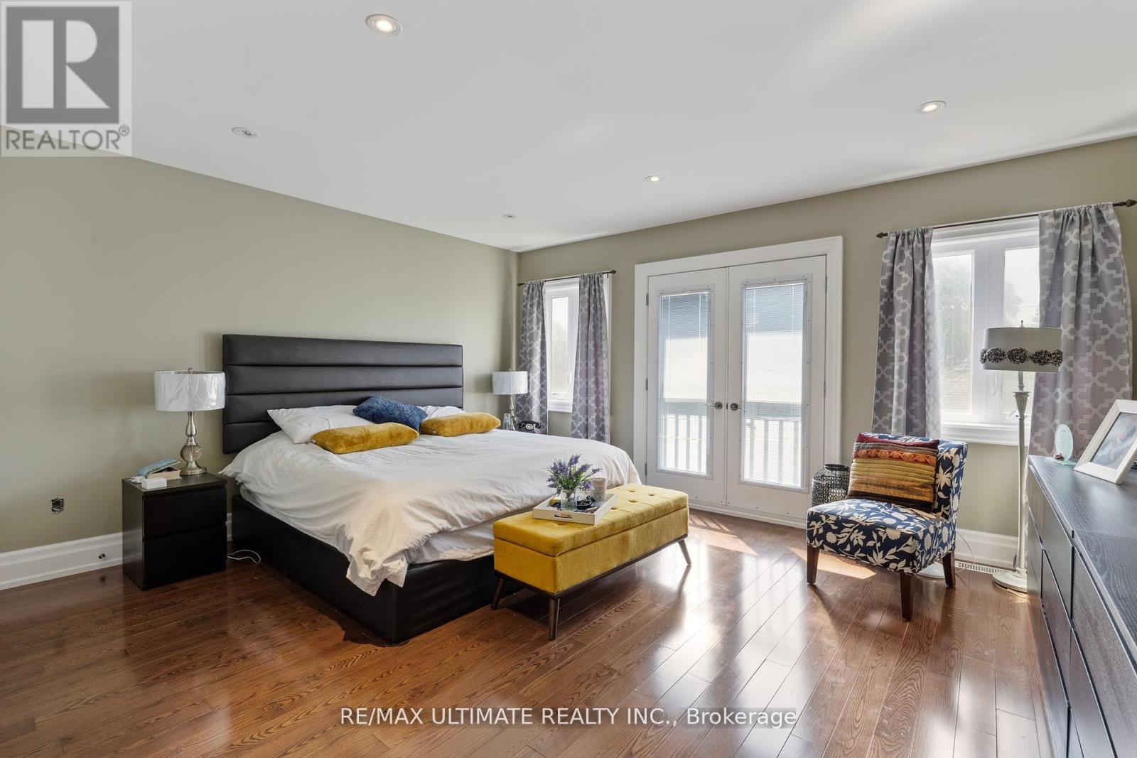 23 Seneca Avenue, Toronto, Ontario  M5J 2A4 - Photo 22 - W12417046