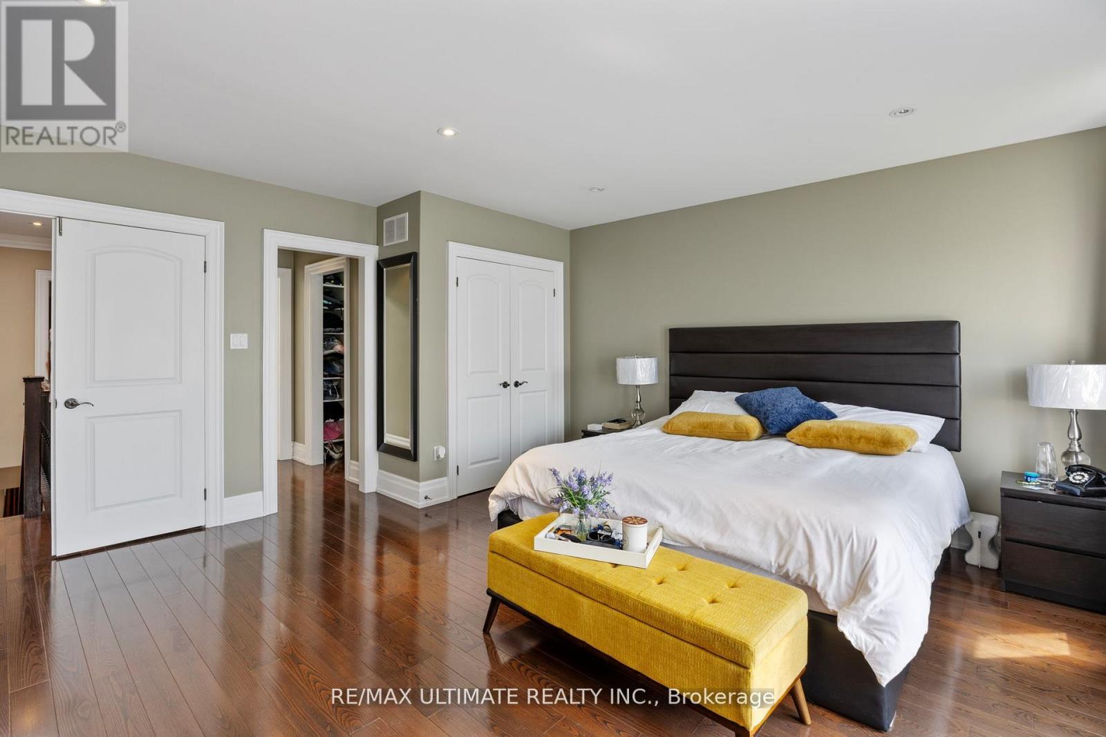 23 Seneca Avenue, Toronto, Ontario  M5J 2A4 - Photo 23 - W12417046