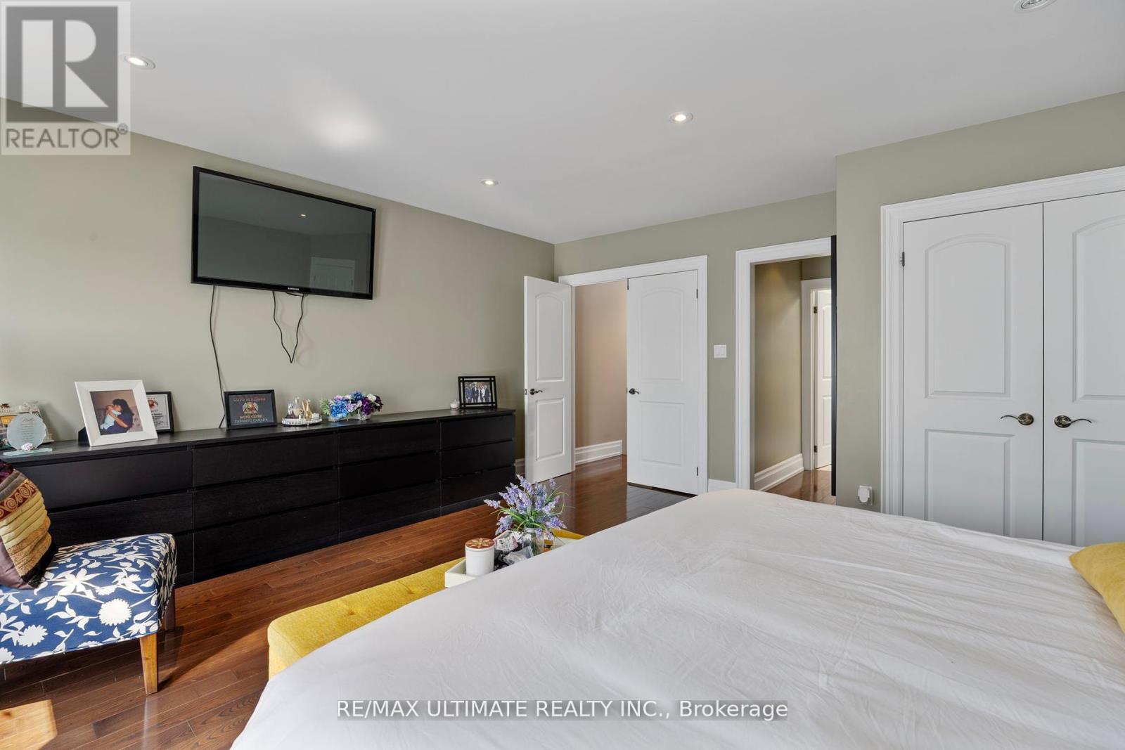 23 Seneca Avenue, Toronto, Ontario  M5J 2A4 - Photo 24 - W12417046