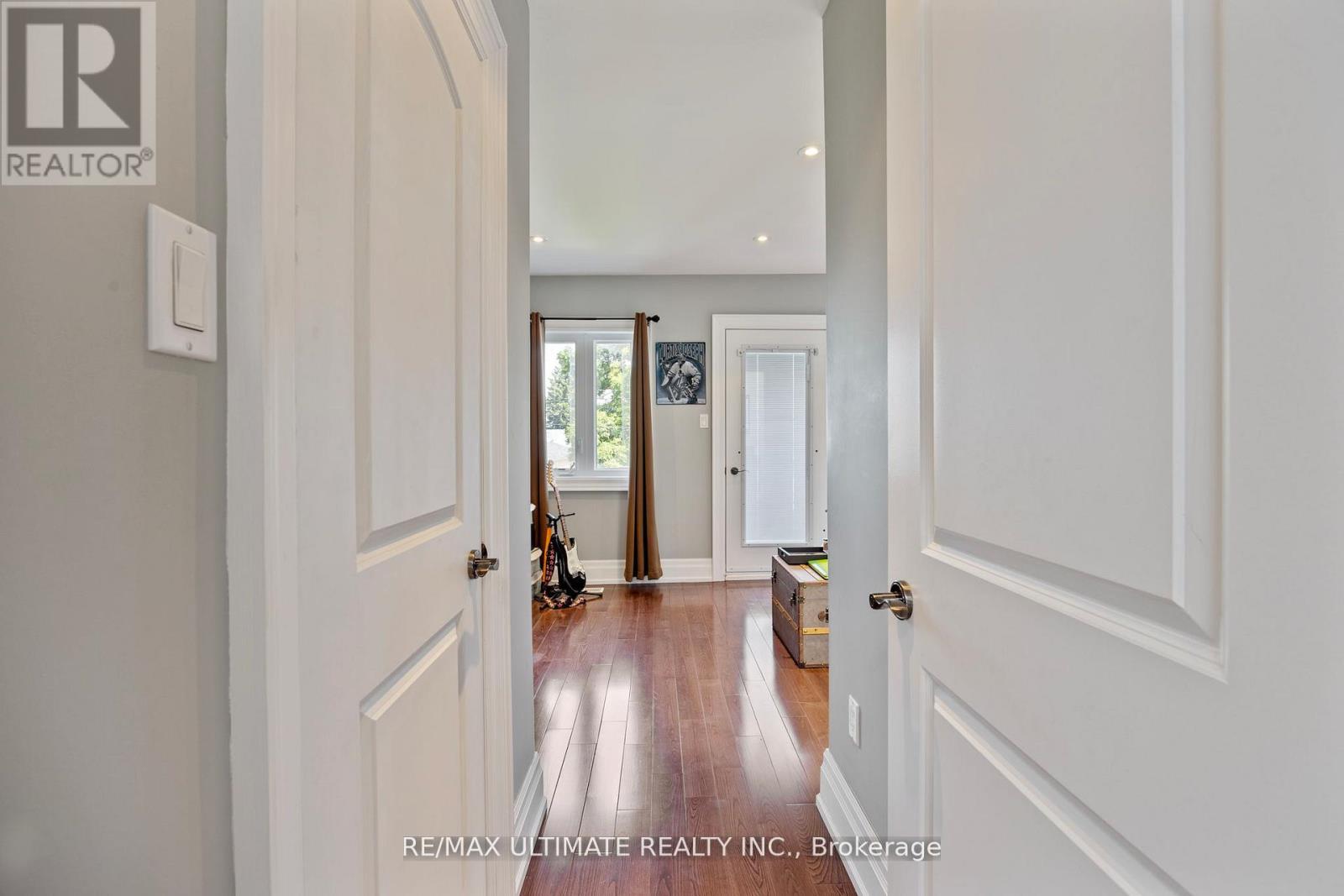 23 Seneca Avenue, Toronto, Ontario  M5J 2A4 - Photo 28 - W12417046