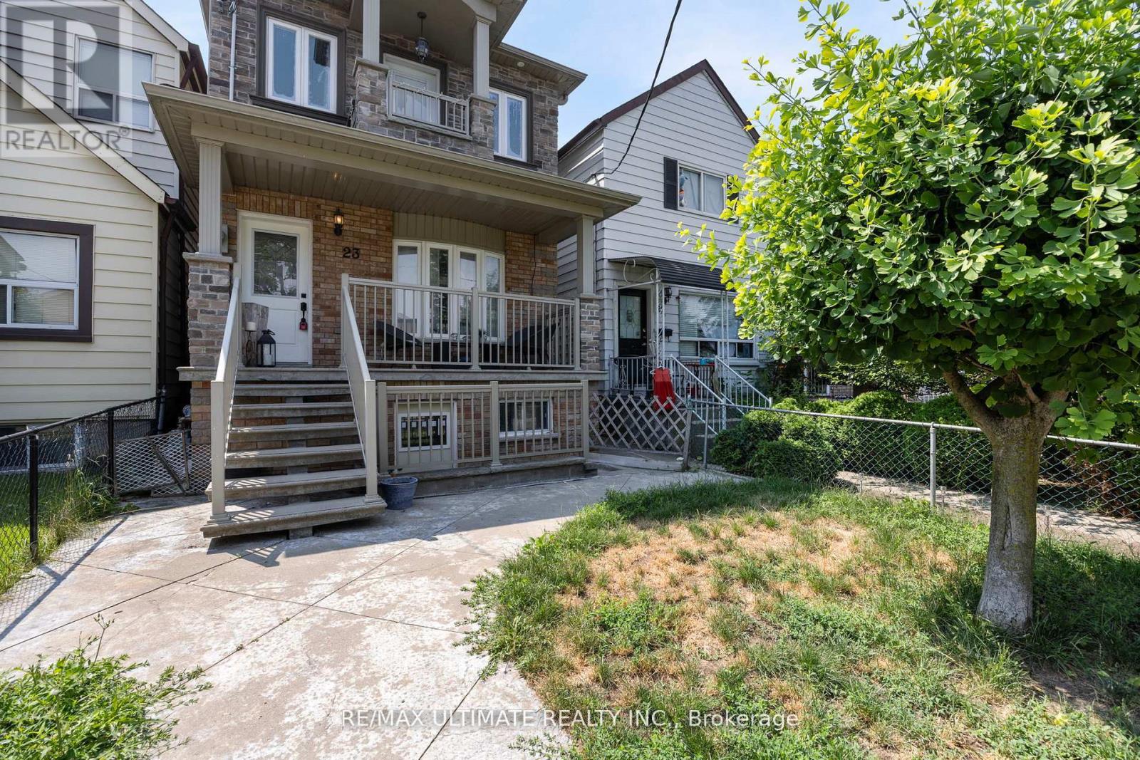 23 Seneca Avenue, Toronto, Ontario  M5J 2A4 - Photo 3 - W12417046
