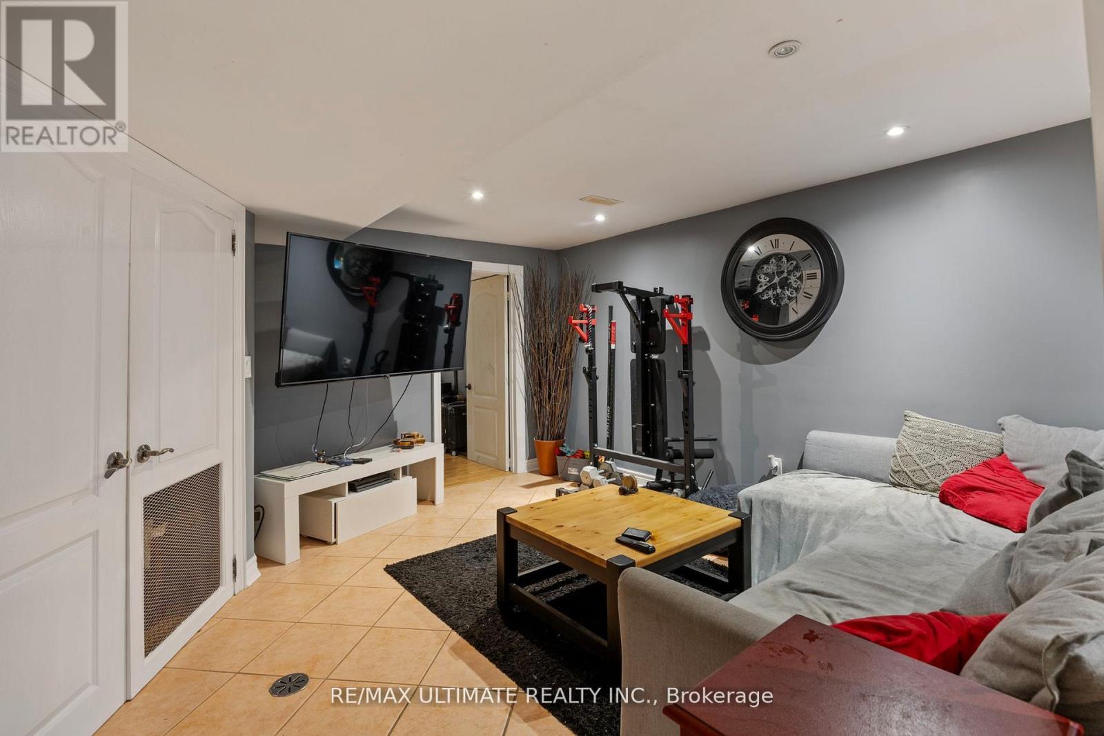 23 Seneca Avenue, Toronto, Ontario  M5J 2A4 - Photo 34 - W12417046