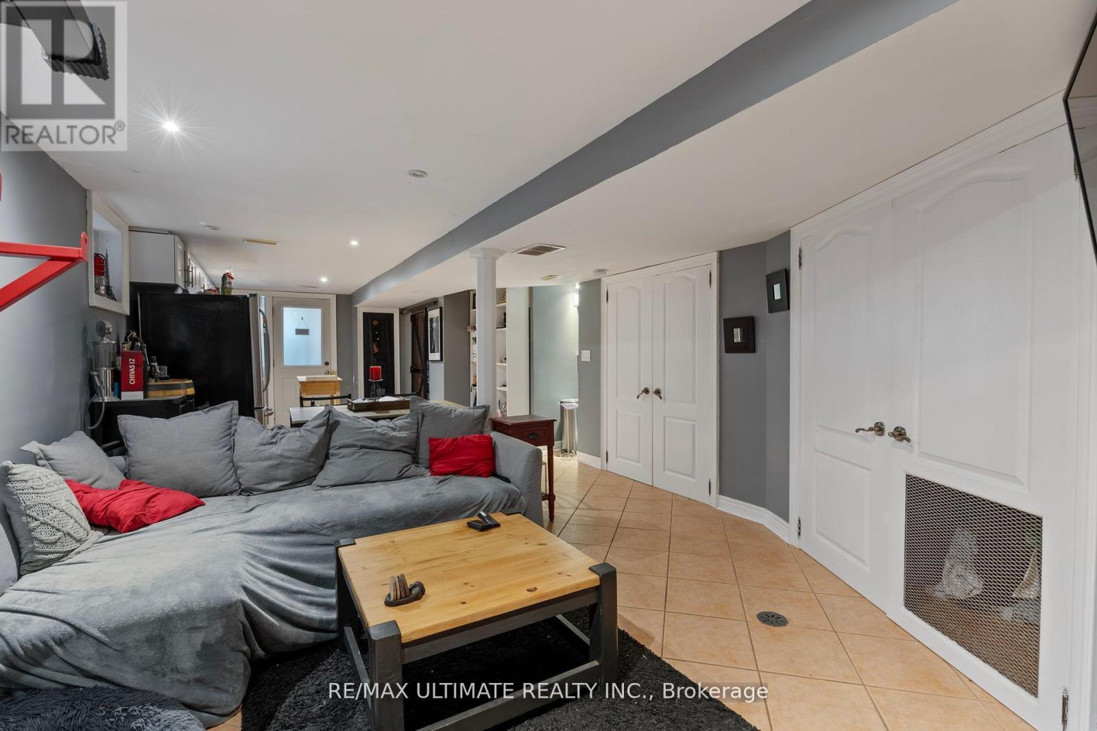 23 Seneca Avenue, Toronto, Ontario  M5J 2A4 - Photo 36 - W12417046