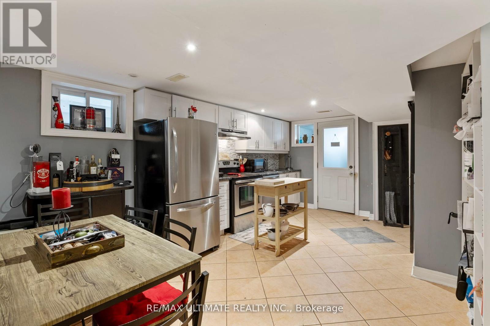 23 Seneca Avenue, Toronto, Ontario  M5J 2A4 - Photo 37 - W12417046