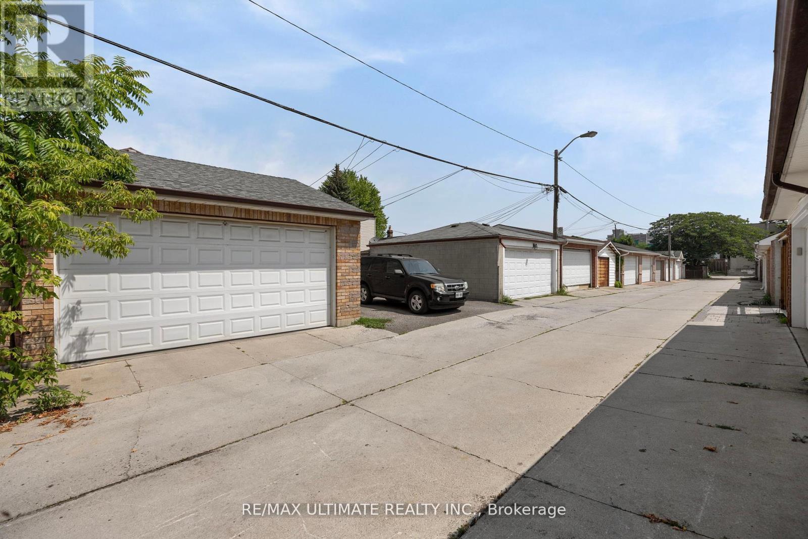 23 Seneca Avenue, Toronto, Ontario  M5J 2A4 - Photo 47 - W12417046