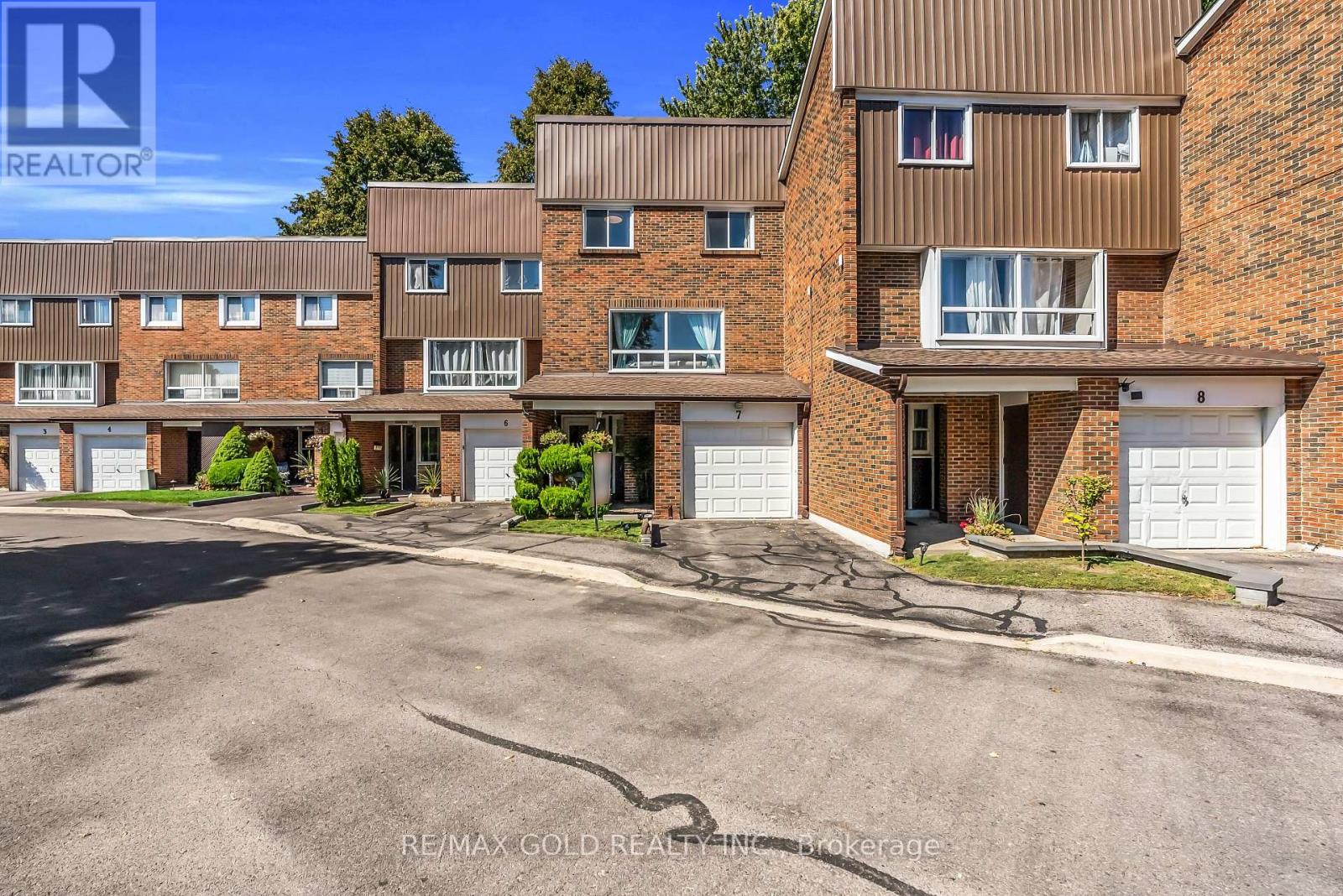 7 - 3065 Lenester Drive, Mississauga, Ontario  L5C 2B8 - Photo 2 - W12417055