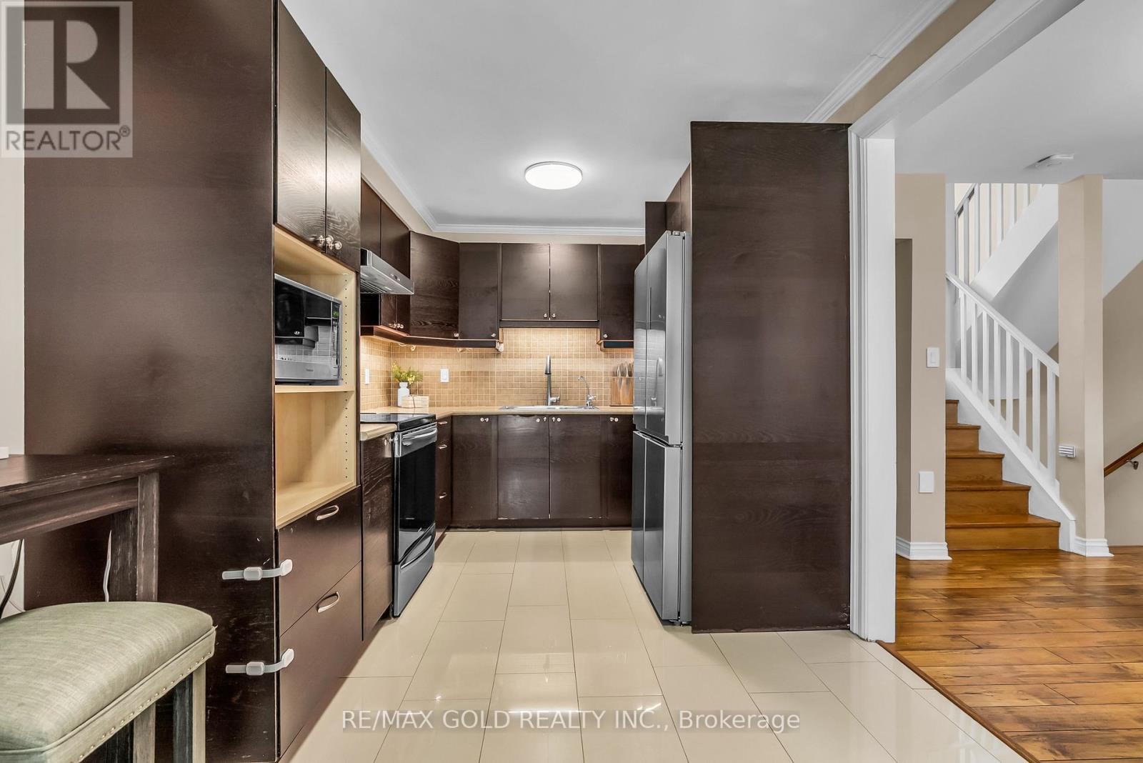 7 - 3065 Lenester Drive, Mississauga, Ontario  L5C 2B8 - Photo 9 - W12417055