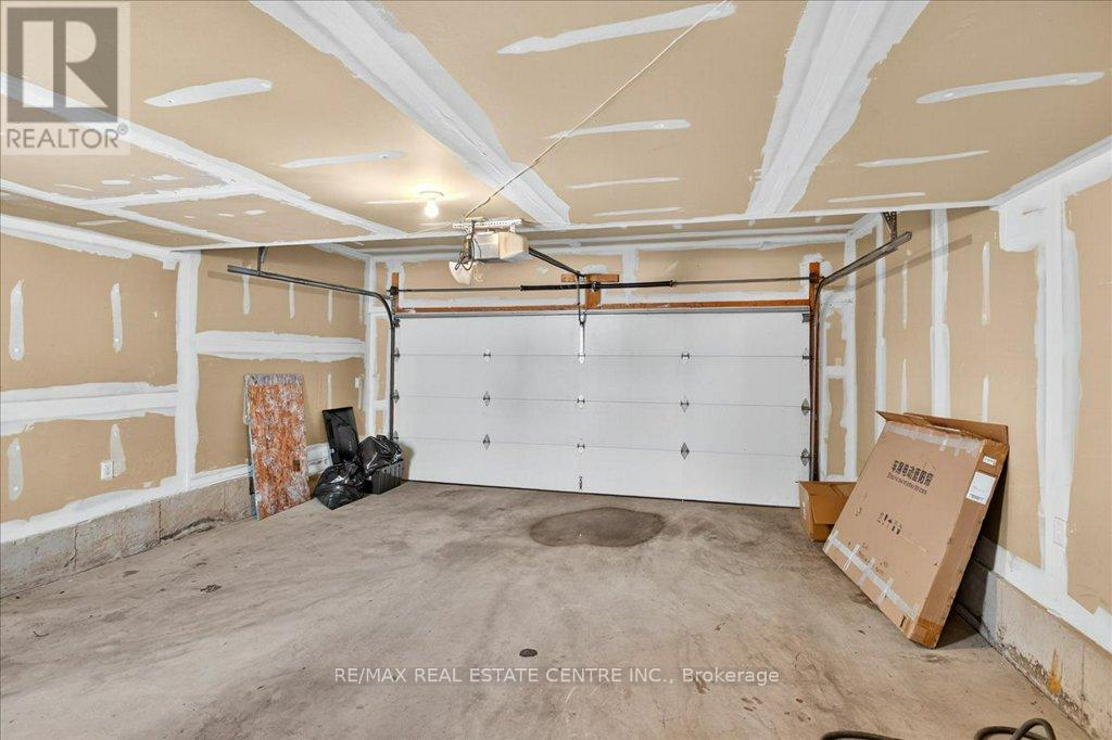 852 Bessy Trail, Milton (Co Coates), Ontario  L9T 0G8 - Photo 17 - W12417069