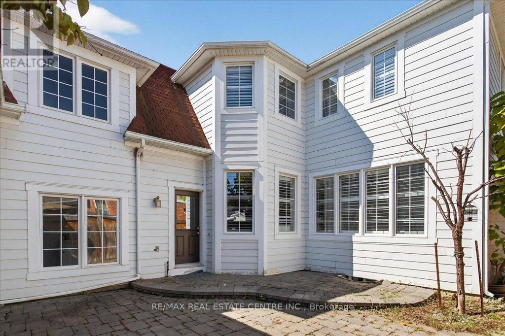 852 Bessy Trail, Milton (Co Coates), Ontario  L9T 0G8 - Photo 2 - W12417069