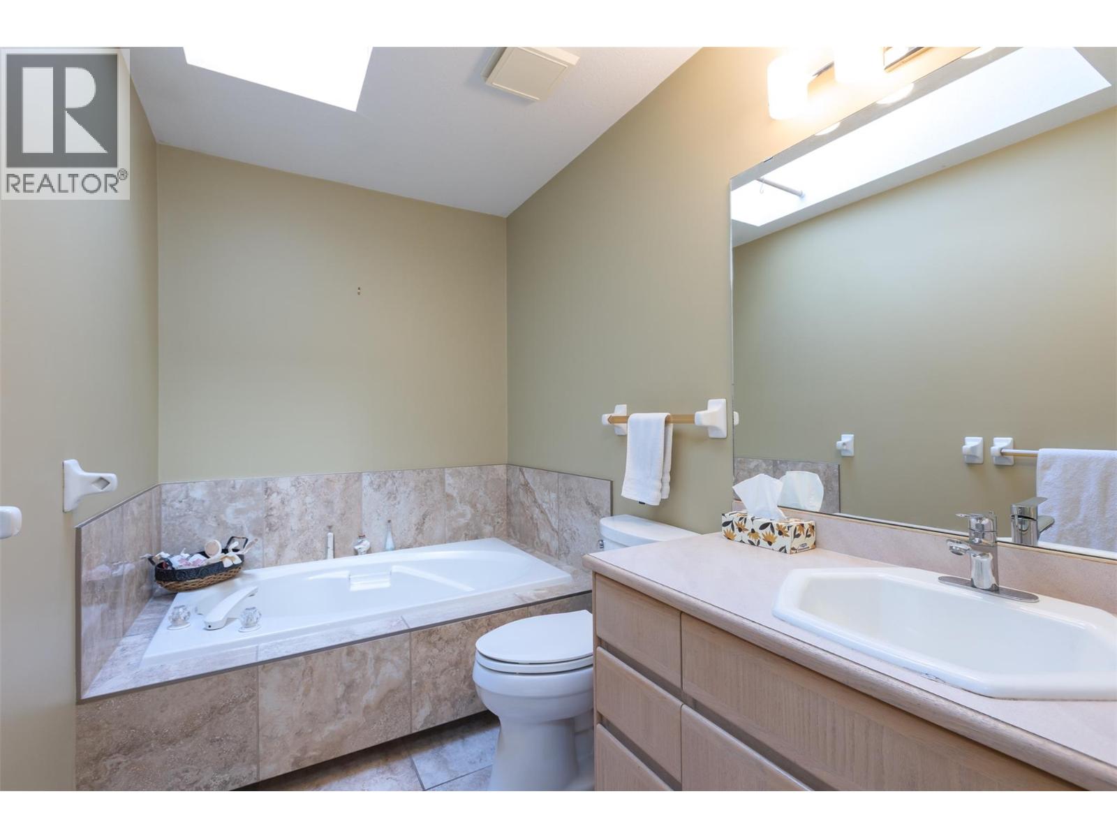 1201 Trevor Drive West Kelowna Photo 12