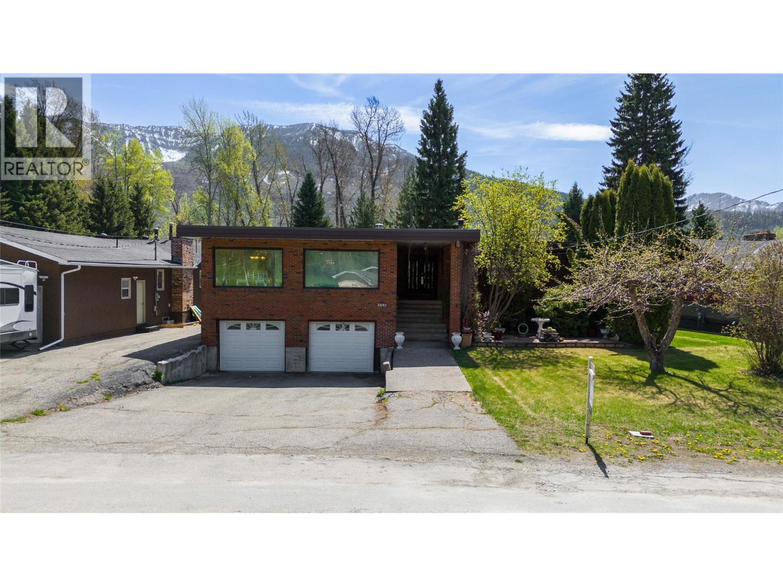 1698 McKenzie Road, Fernie, British Columbia