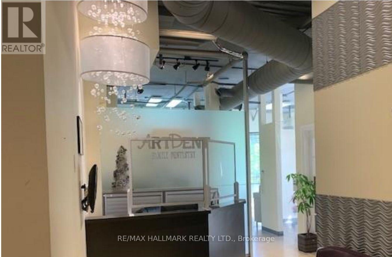 206 - 250 Harding Boulevard W, Richmond Hill, Ontario  L4C 9M7 - Photo 3 - N12417085