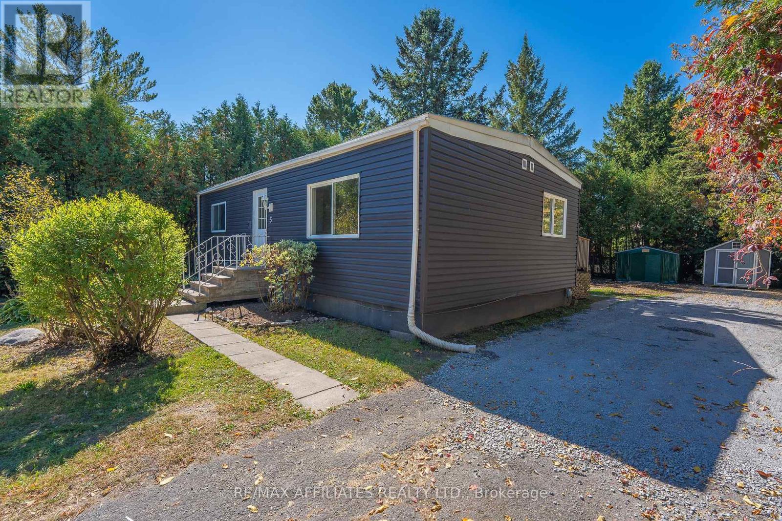 5 Fringewood Drive, Ottawa, Ontario  K2S 1T1 - Photo 4 - X12417136