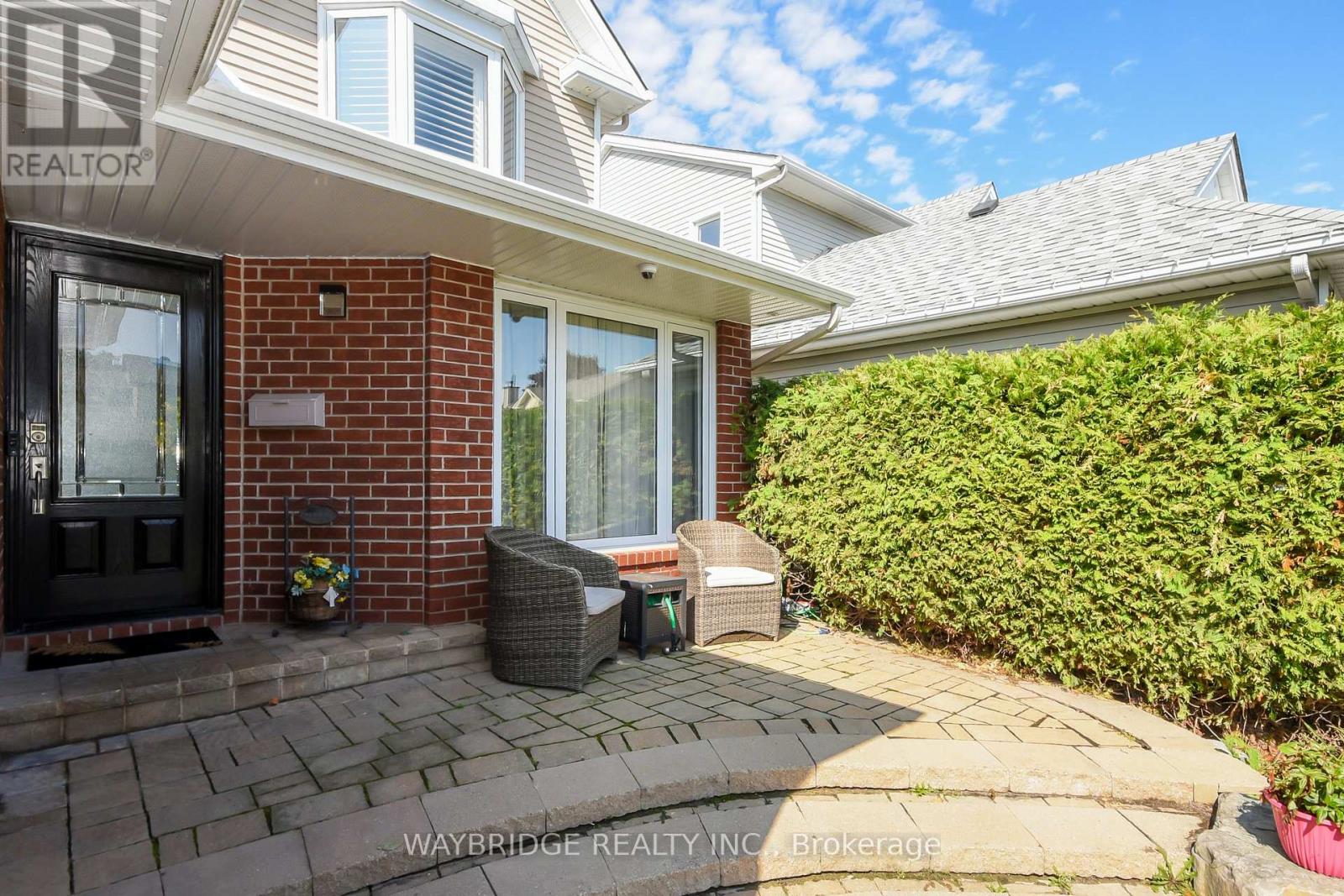 27 Chatham Gardens, Ottawa, Ontario  K2J 3M2 - Photo 3 - X12417140