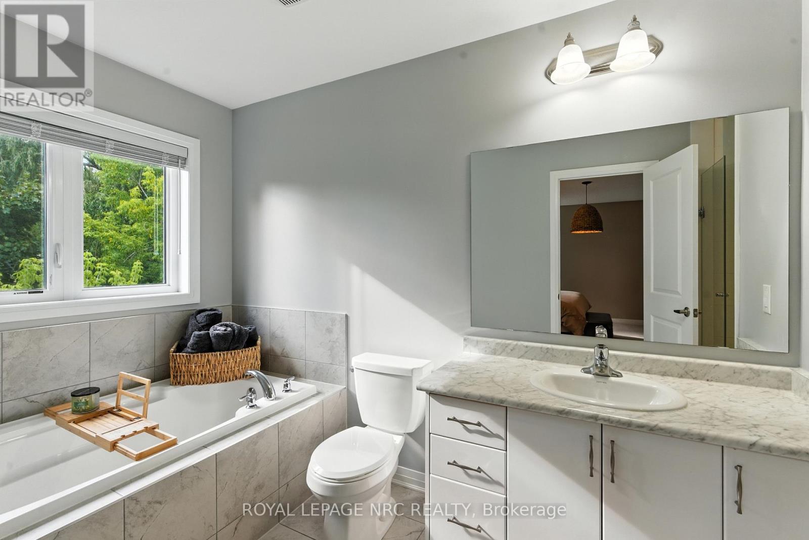 4027 Cachet Court, Lincoln, Ontario  L0R 1B4 - Photo 17 - X12417153