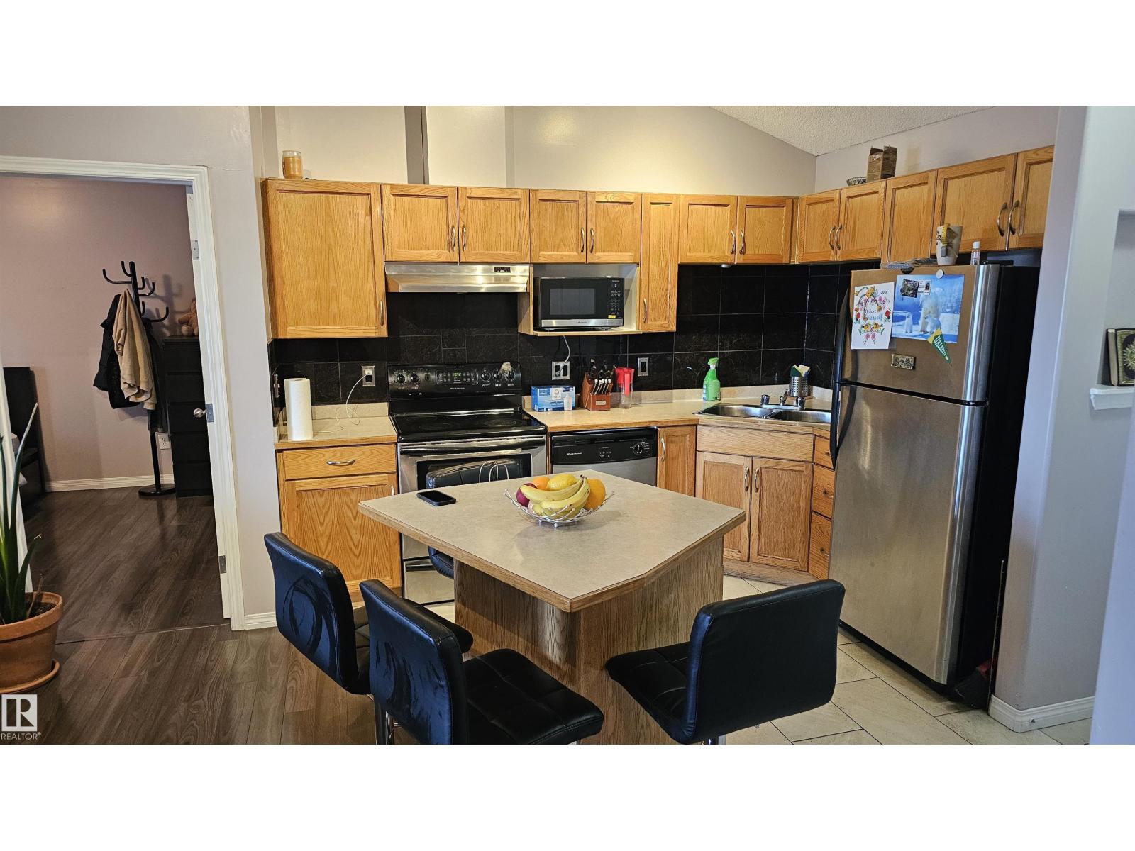 #301 9525 162 Av Nw, Edmonton, Alberta  T5Z 3V2 - Photo 3 - E4458777