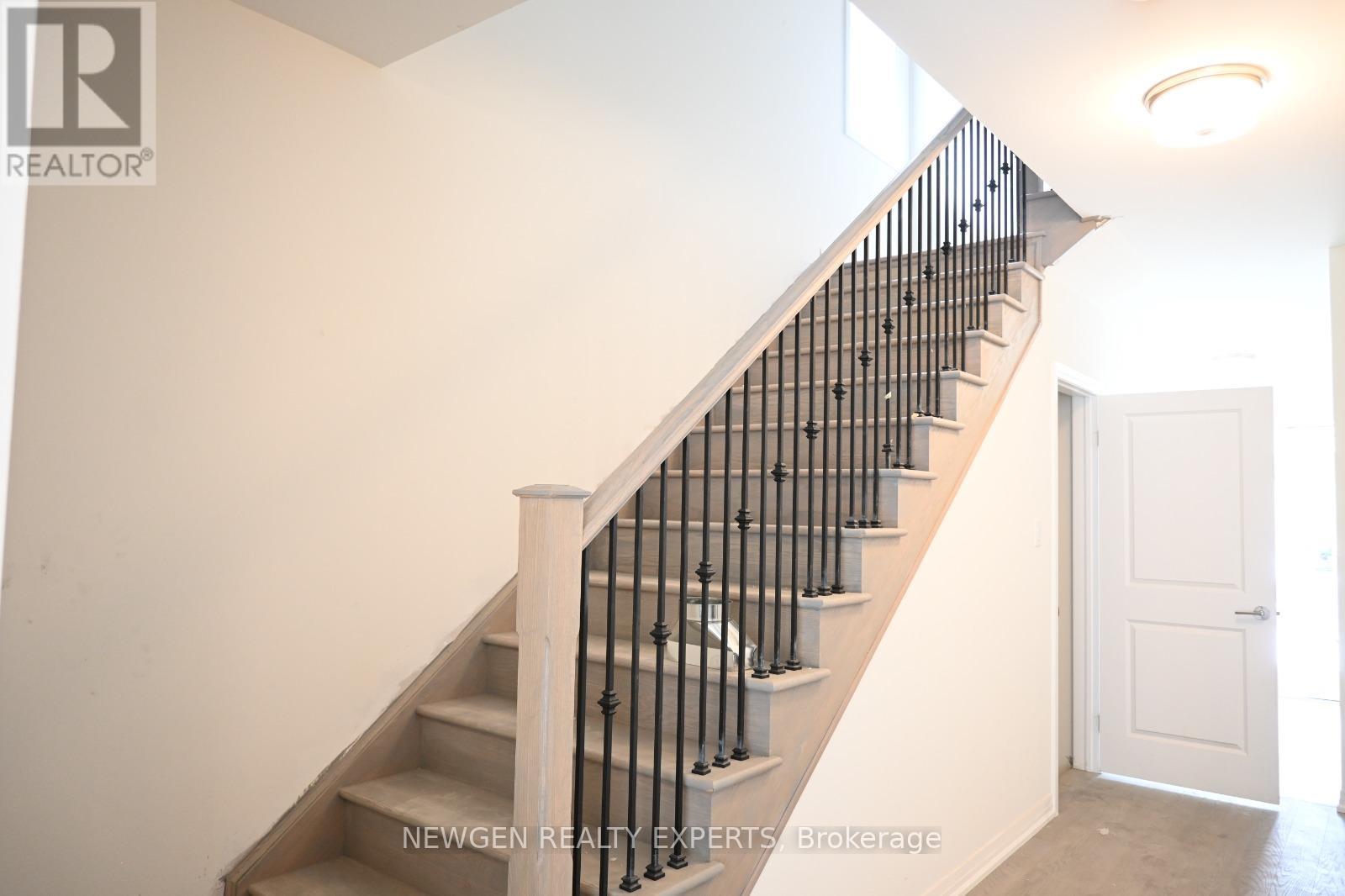 8 Mckernan Avenue, Brantford, Ontario  N3R 1J2 - Photo 4 - X12142812
