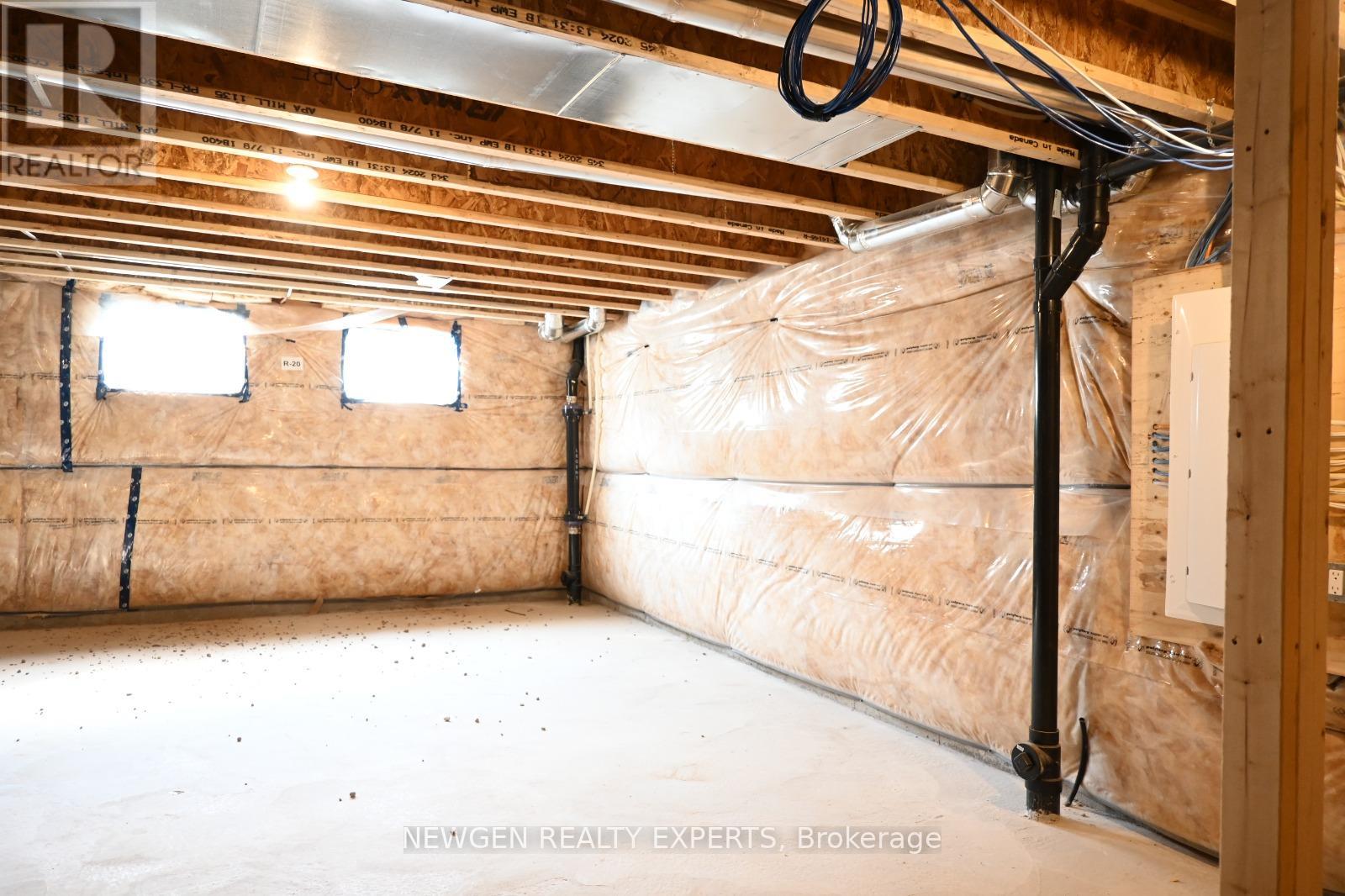 8 Mckernan Avenue, Brantford, Ontario  N3R 1J2 - Photo 2 - X12142812