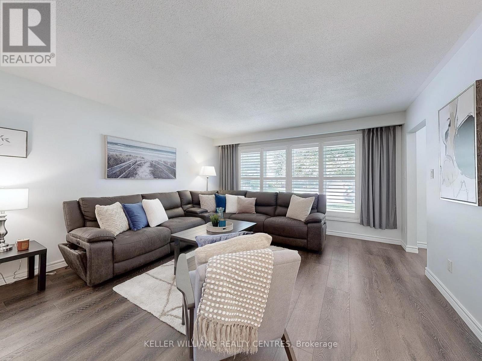 814 Arnold Crescent, Newmarket, Ontario  L3Y 2E2 - Photo 2 - N12417123