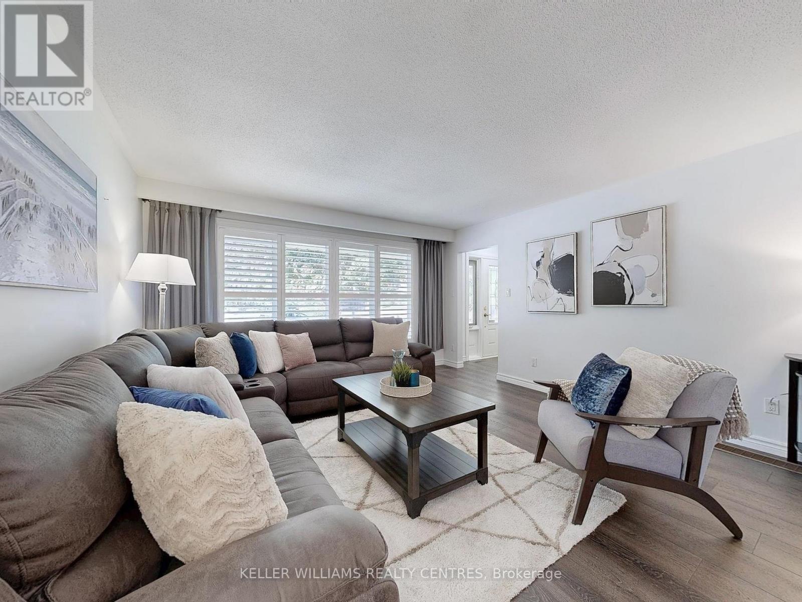 814 Arnold Crescent, Newmarket, Ontario  L3Y 2E2 - Photo 3 - N12417123
