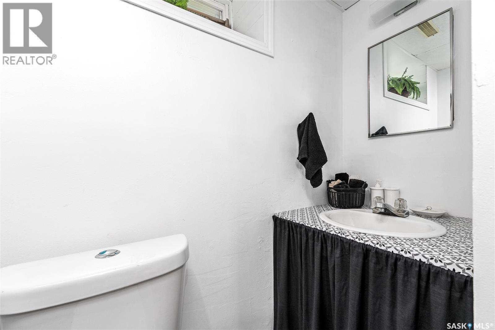 1218 1st Avenue Nw, Moose Jaw, Saskatchewan  S6H 3N6 - Photo 39 - SK018920