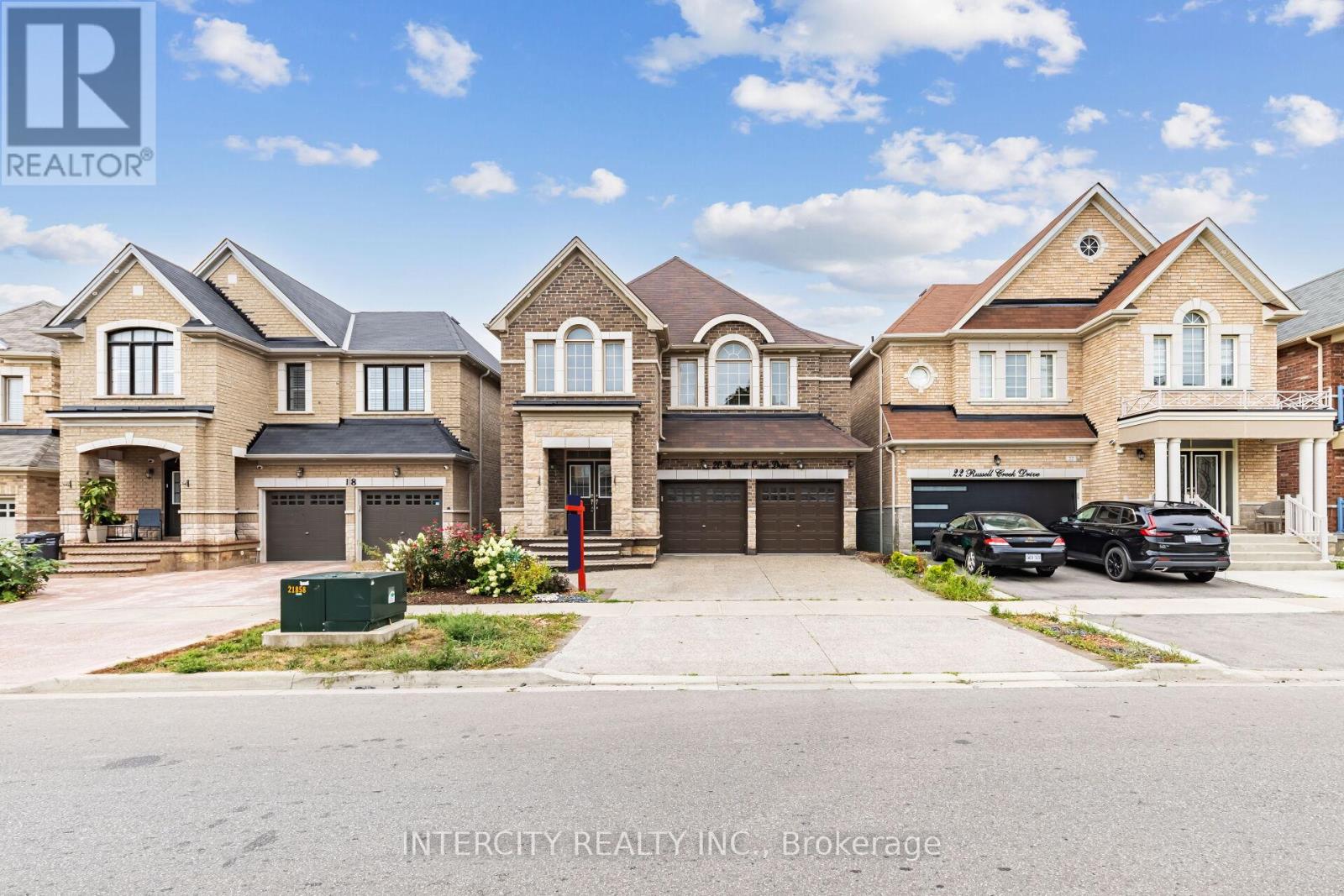 20 Russell Creek Drive, Brampton, Ontario  L6R 3Y9 - Photo 2 - W12417125