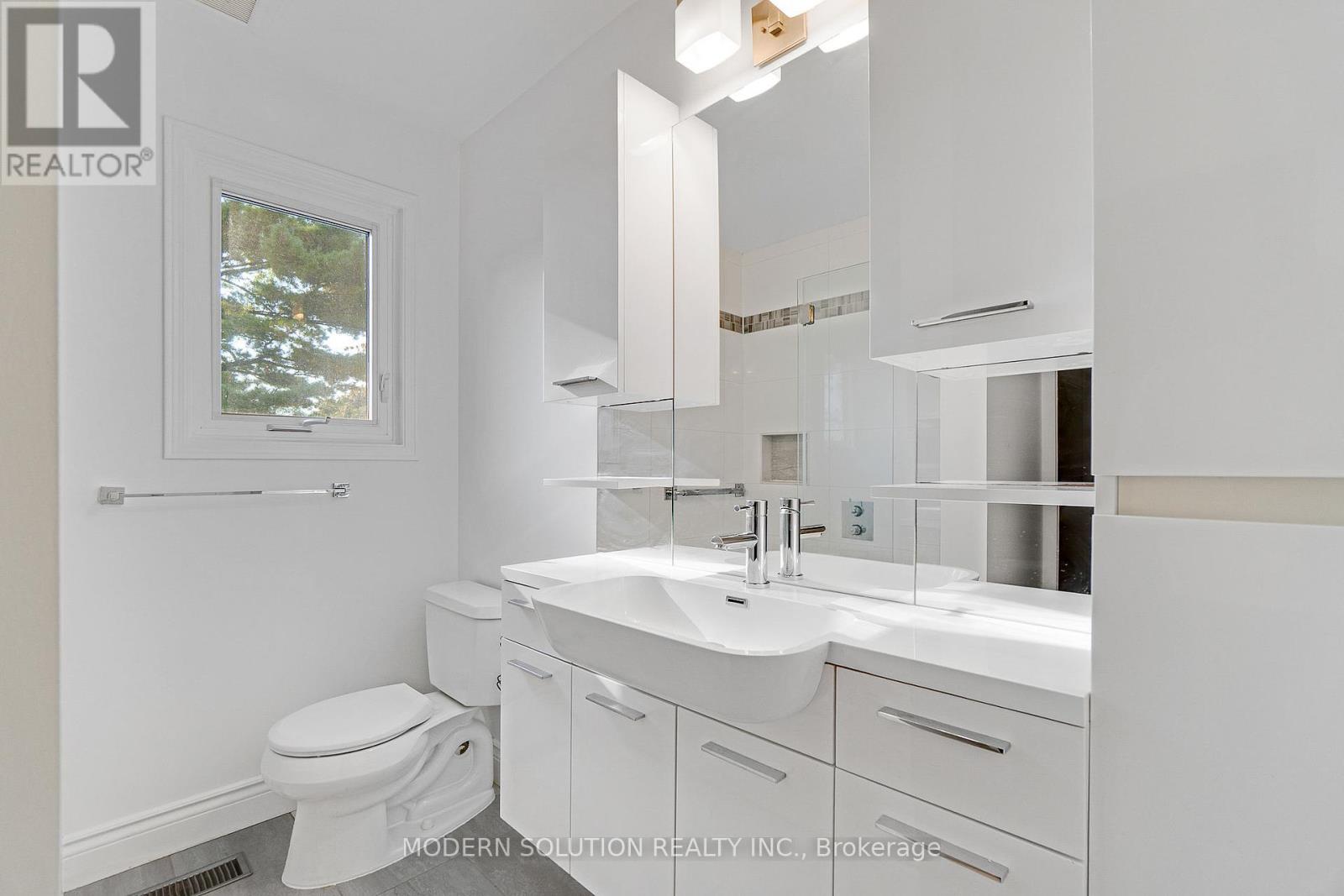 617 Curzon Avenue, Mississauga, Ontario  L5G 1P8 - Photo 29 - W12417149
