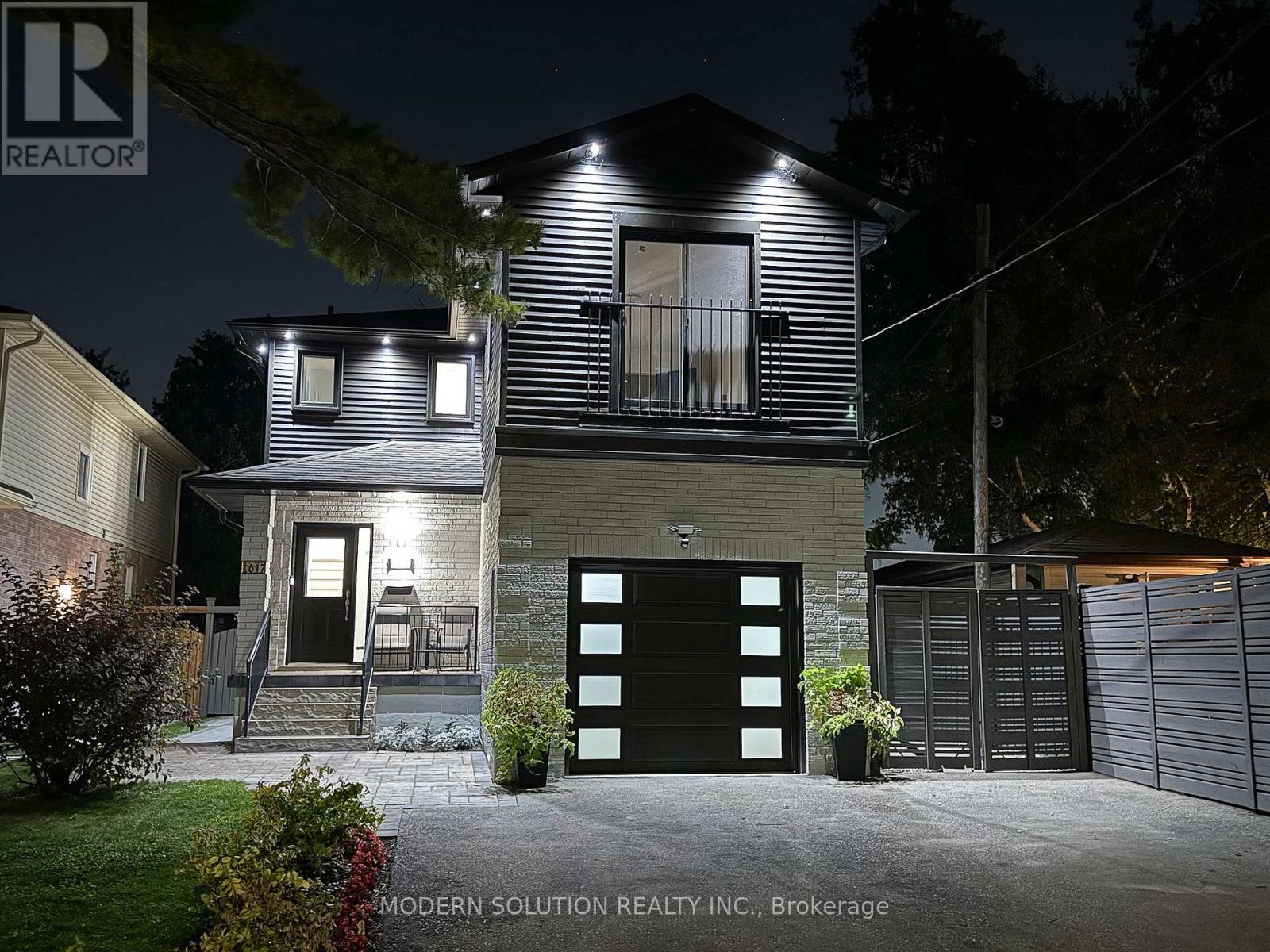 617 Curzon Avenue, Mississauga, Ontario  L5G 1P8 - Photo 3 - W12417149