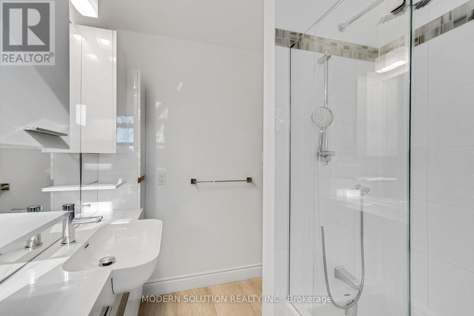 617 Curzon Avenue, Mississauga, Ontario  L5G 1P8 - Photo 30 - W12417149