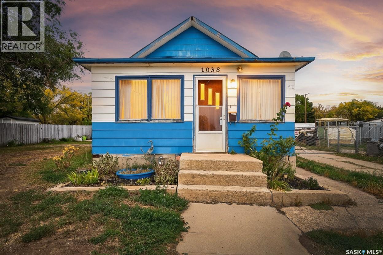 1038 Athabasca STREET E, Moose Jaw, Saskatchewan