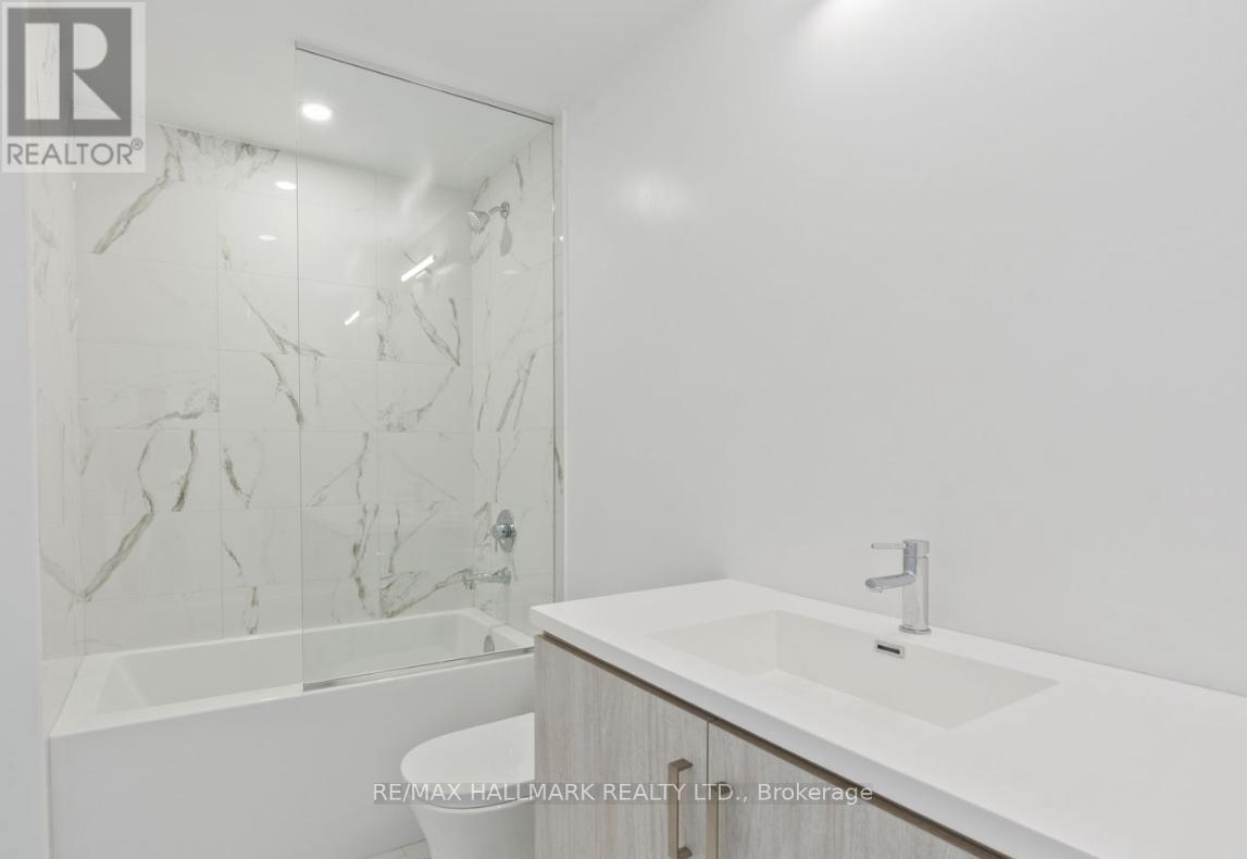 820 - 60 Honeycrisp Crescent, Vaughan, Ontario  L4K 0N5 - Photo 12 - N12417168
