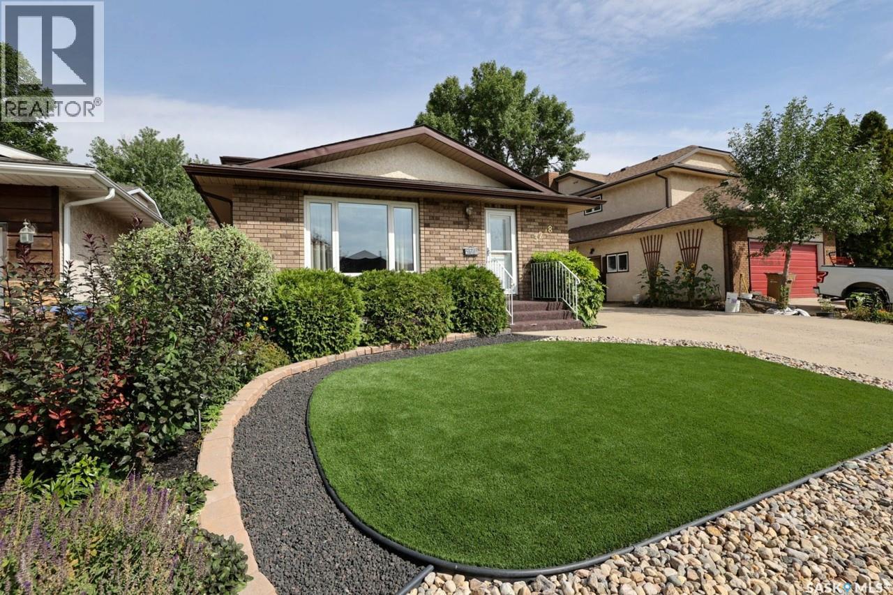 3248 Maclachlan Crescent, Regina, Saskatchewan  S4R 8H5 - Photo 3 - SK018731