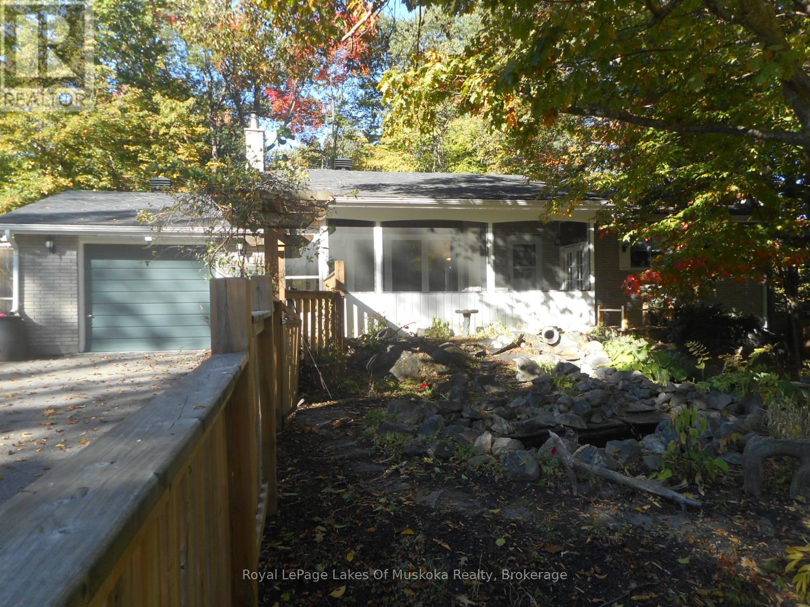 115 Douglas Street, Gravenhurst, Ontario  P1P 1A4 - Photo 2 - X12417211