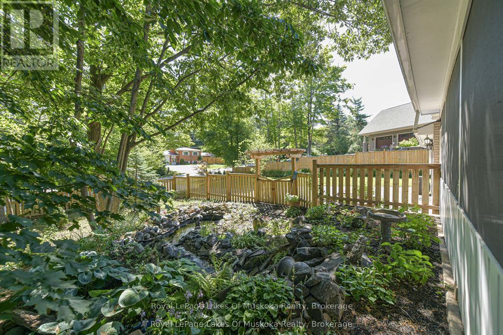115 Douglas Street, Gravenhurst, Ontario  P1P 1A4 - Photo 7 - X12417211