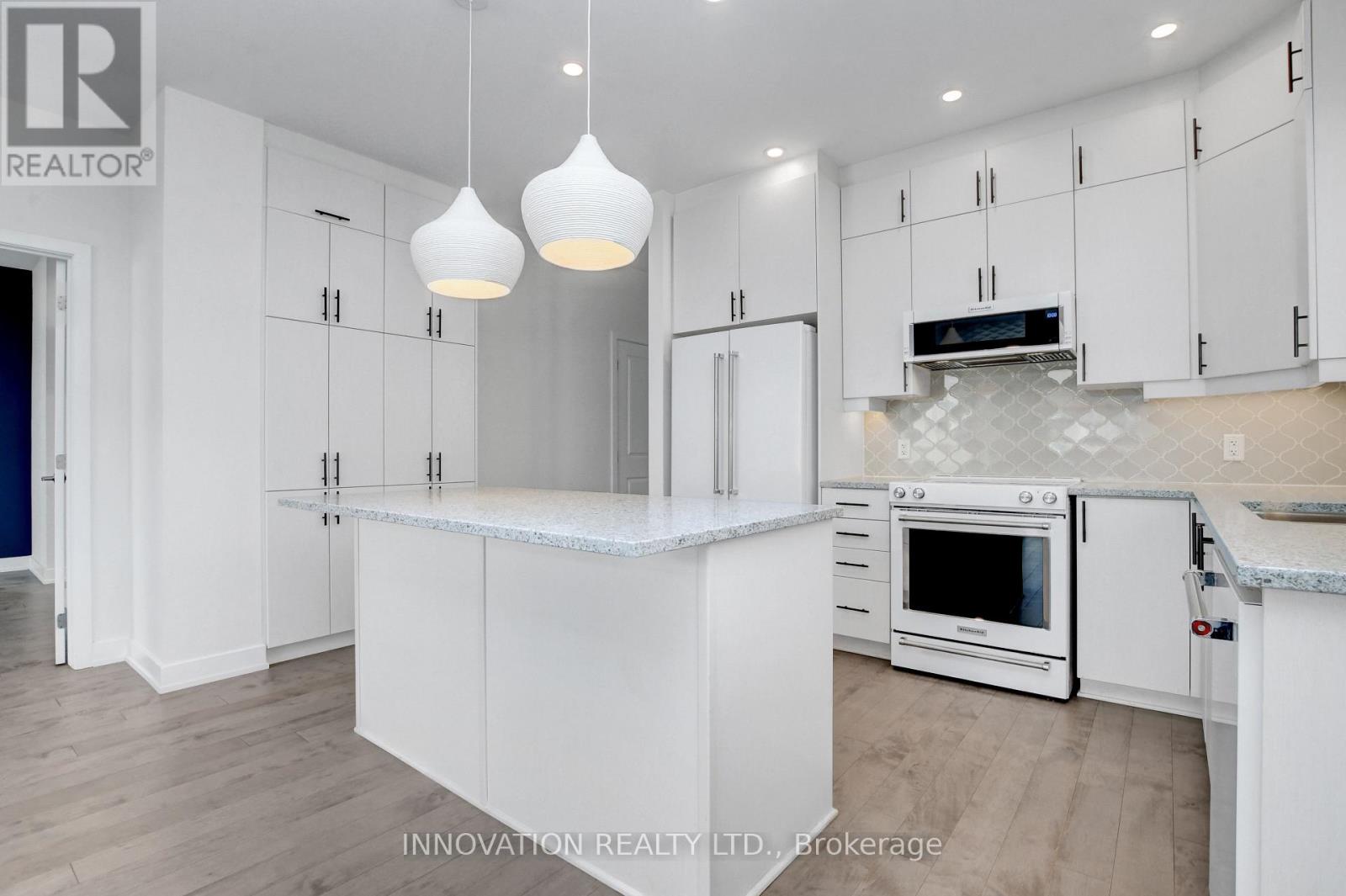 565 Bobolink Ridge, Ottawa, Ontario  K2S 2P4 - Photo 12 - X12417197
