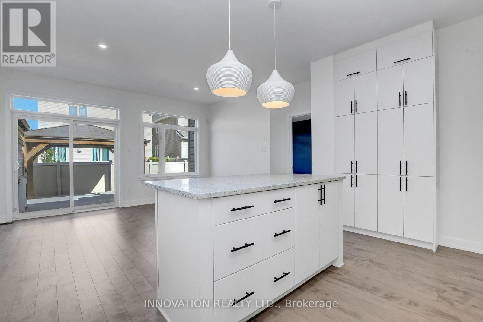 565 Bobolink Ridge, Ottawa, Ontario  K2S 2P4 - Photo 13 - X12417197