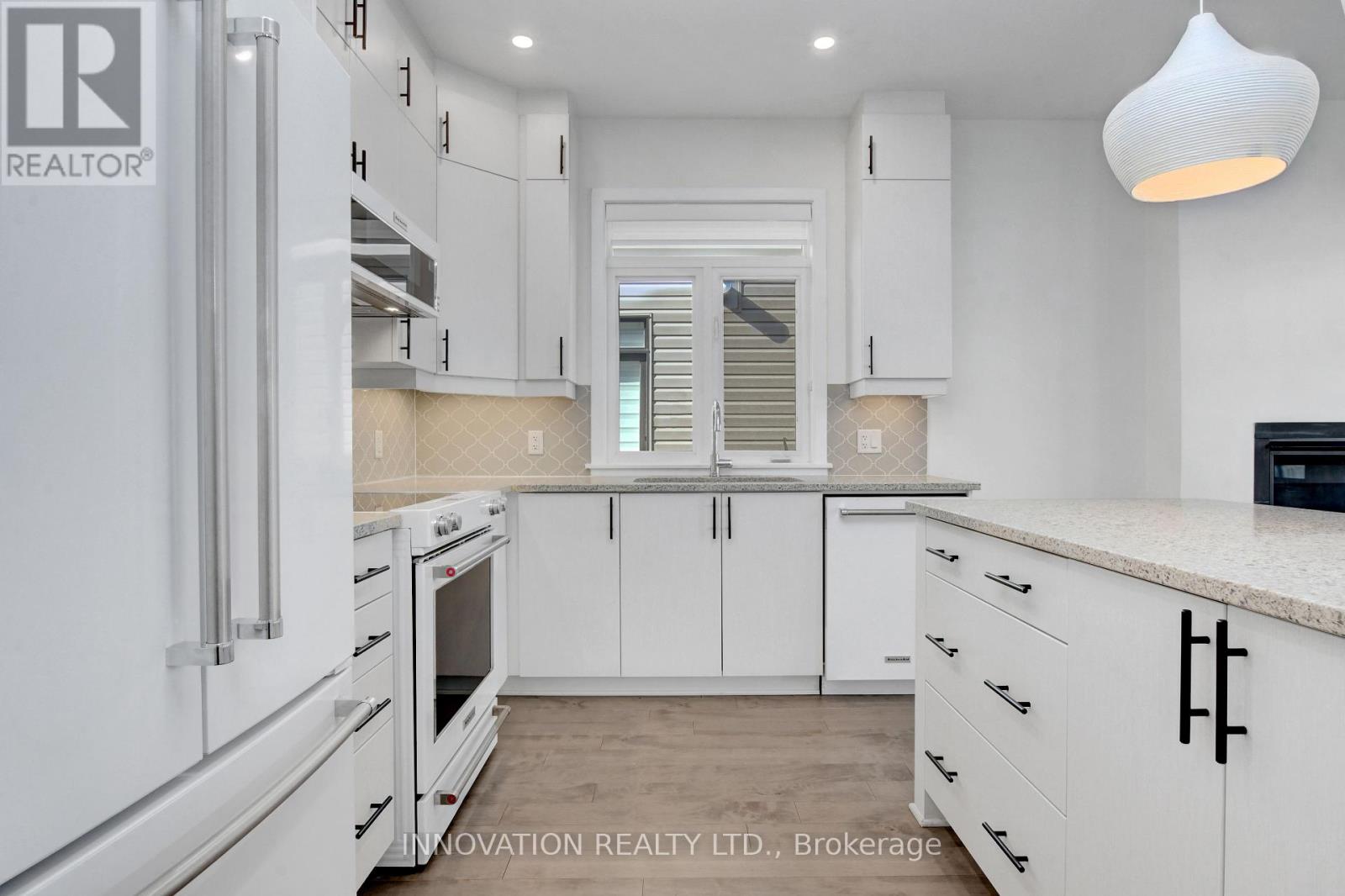 565 Bobolink Ridge, Ottawa, Ontario  K2S 2P4 - Photo 14 - X12417197