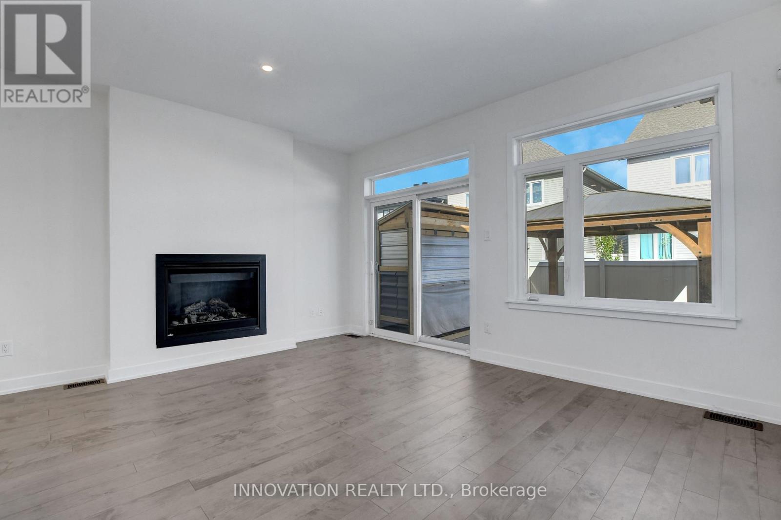 565 Bobolink Ridge, Ottawa, Ontario  K2S 2P4 - Photo 15 - X12417197