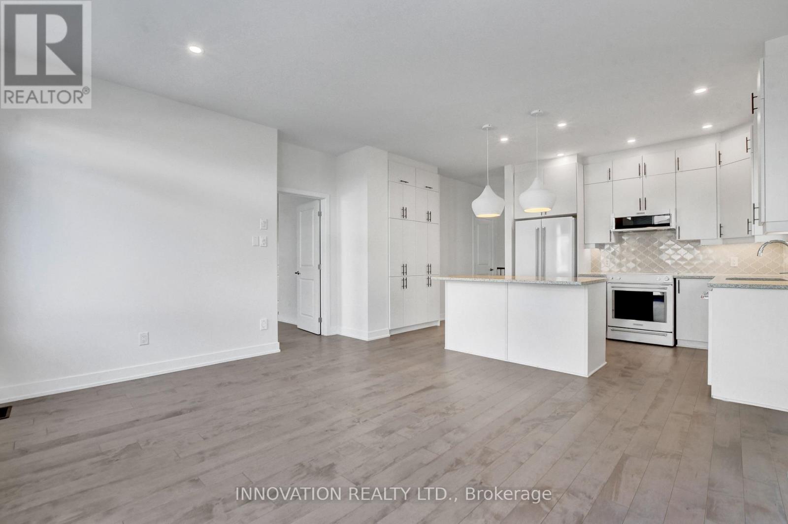 565 Bobolink Ridge, Ottawa, Ontario  K2S 2P4 - Photo 17 - X12417197