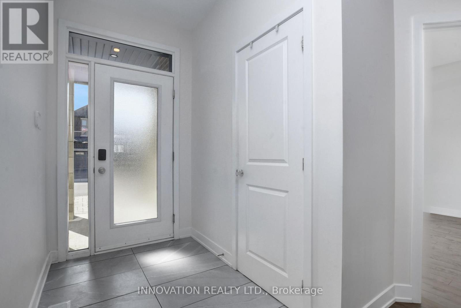 565 Bobolink Ridge, Ottawa, Ontario  K2S 2P4 - Photo 3 - X12417197