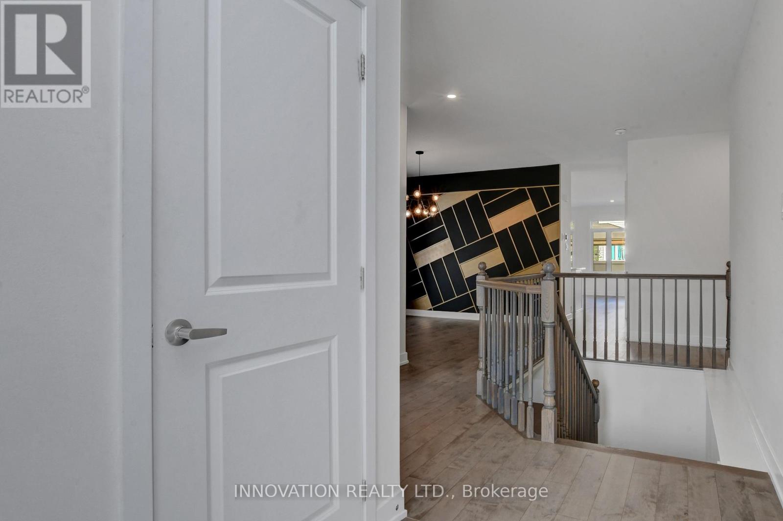 565 Bobolink Ridge, Ottawa, Ontario  K2S 2P4 - Photo 4 - X12417197
