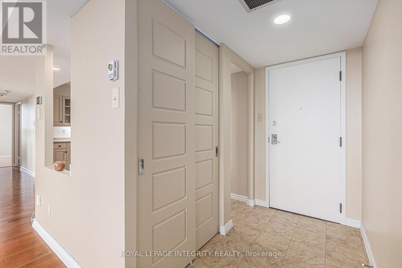 602 - 50 Emmerson Avenue, Ottawa, Ontario  K1Y 4P7 - Photo 5 - X12417206