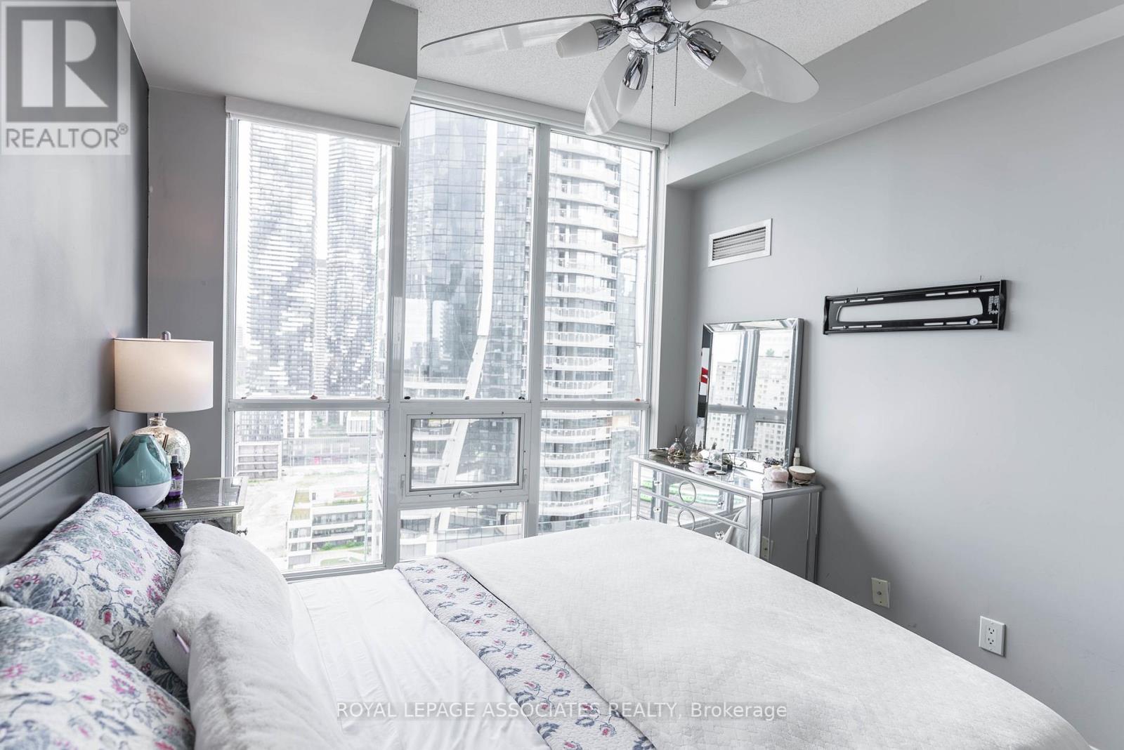 2407 - 16 Yonge Street E, Toronto, Ontario  M5E 2A1 - Photo 18 - C12404865
