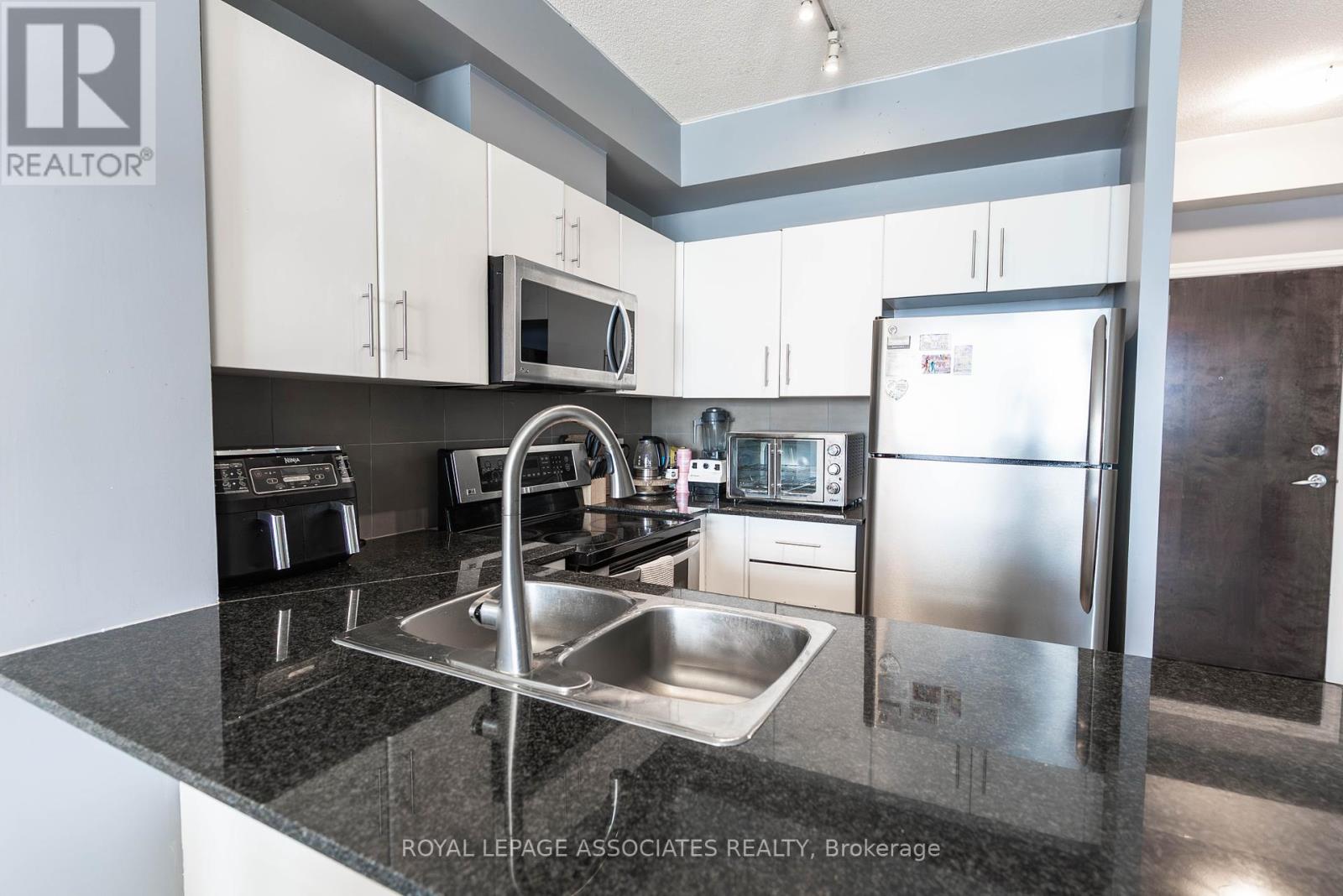 2407 - 16 Yonge Street E, Toronto, Ontario  M5E 2A1 - Photo 8 - C12404865