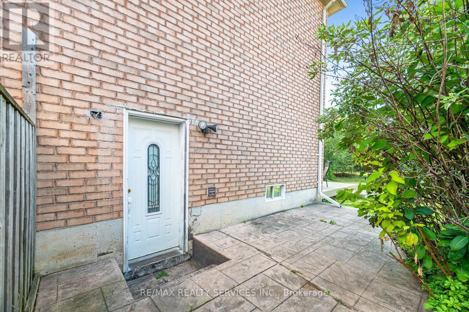 130 Dells Crescent, Brampton, Ontario  L7A 2X1 - Photo 28 - W12417192